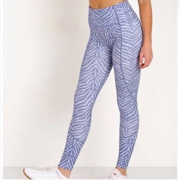 Varley Pants - Varley Animal Print Blue/ Purple Activewear Leggings M ($110)